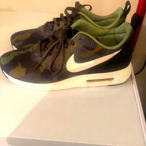 Men’s Nike camo shoes (women’s size 9)